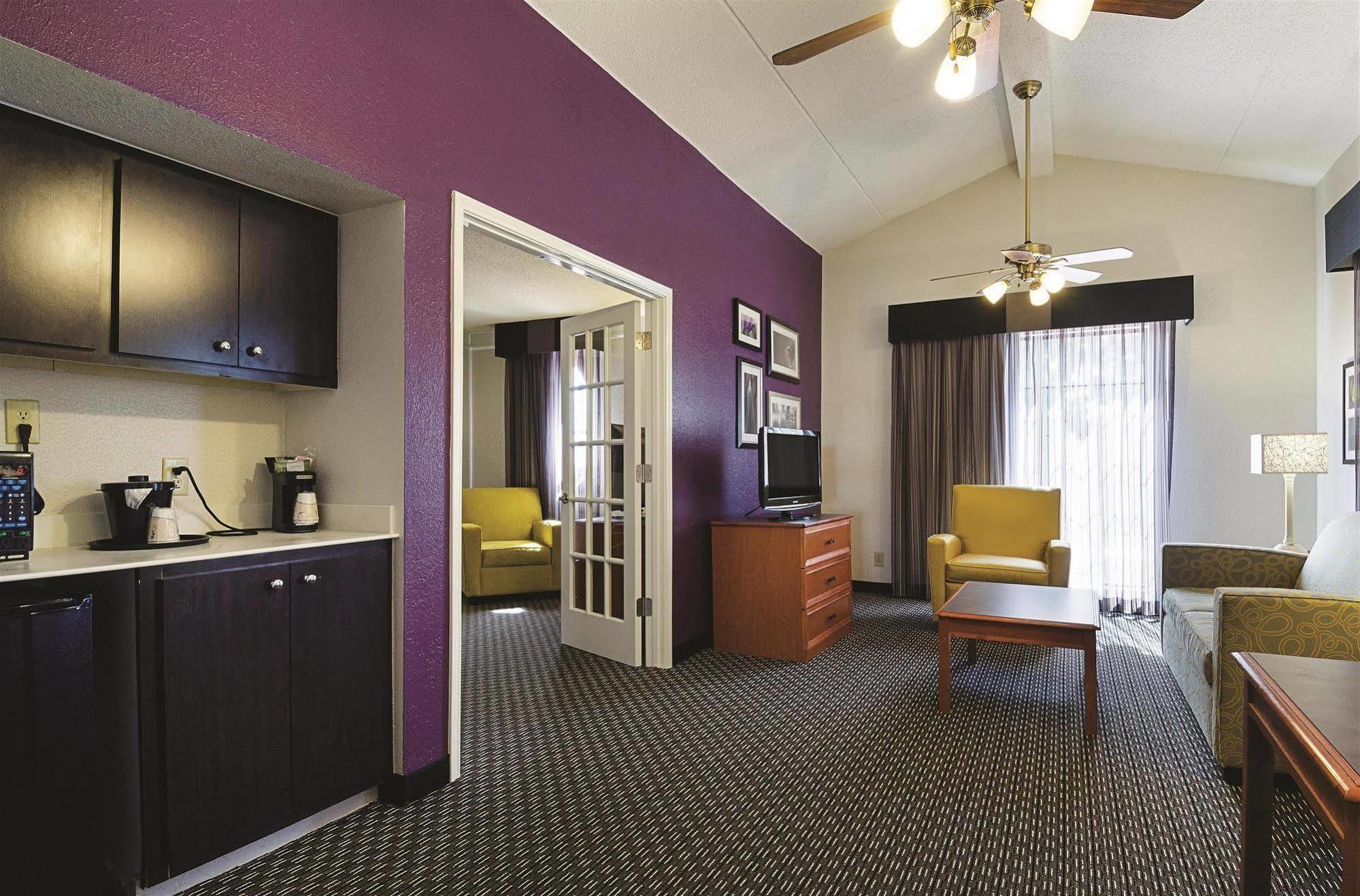 Baymont By Wyndham Greenville Woodruff Rd Exterior foto